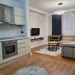 Cozy Apartment Rov